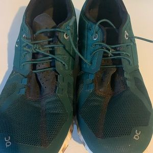 On running men’s cloud mesh evergreen and black trainers